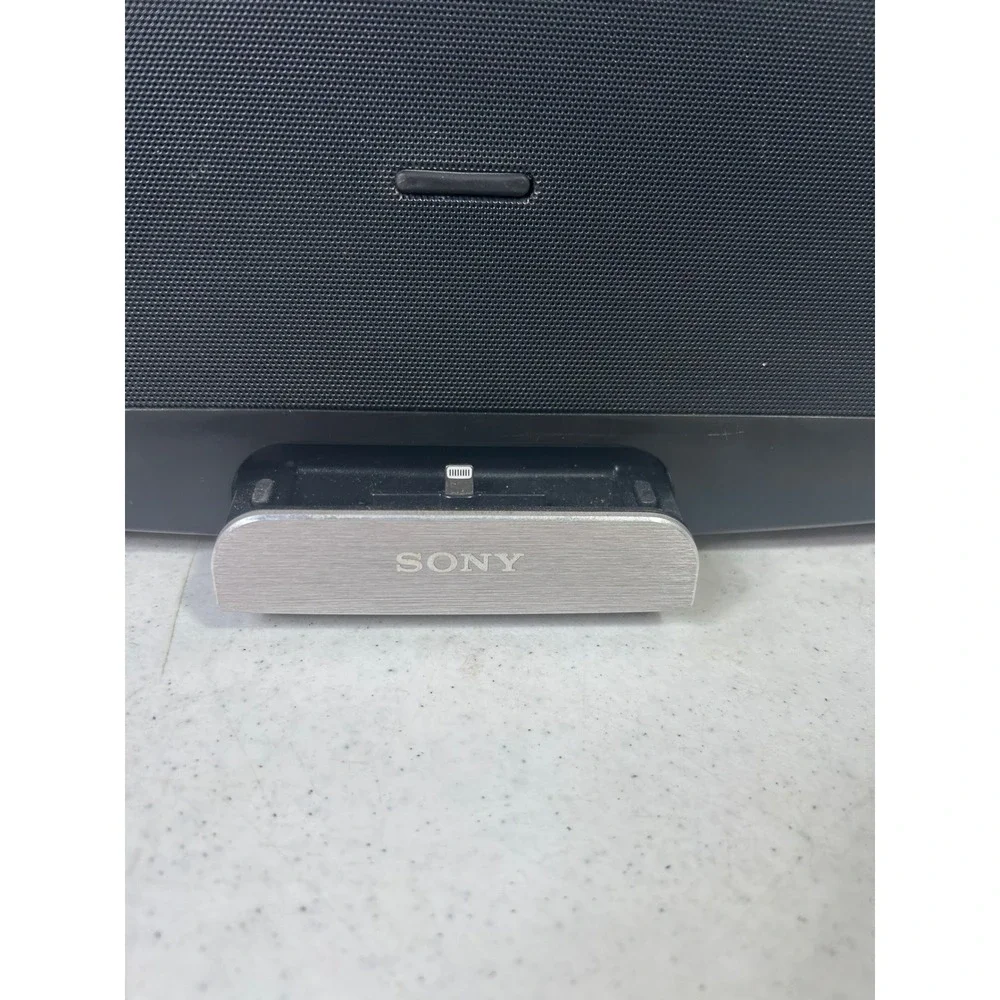Sony RDP-XF300iN Personal Audio System‎ Speaker Lightning Dock FM Radio Black